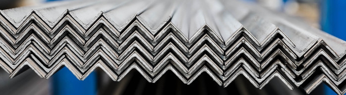 ilustrační fotografie válcované rovnoramenné úhlové oceli